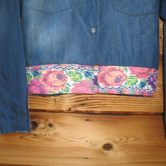 Jen’s Pirate Booty Chambray Top Shacket - Picture 5 of 10